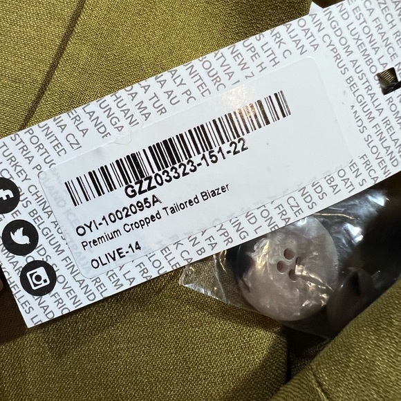 Women’s Suit - Picture 9 of 9